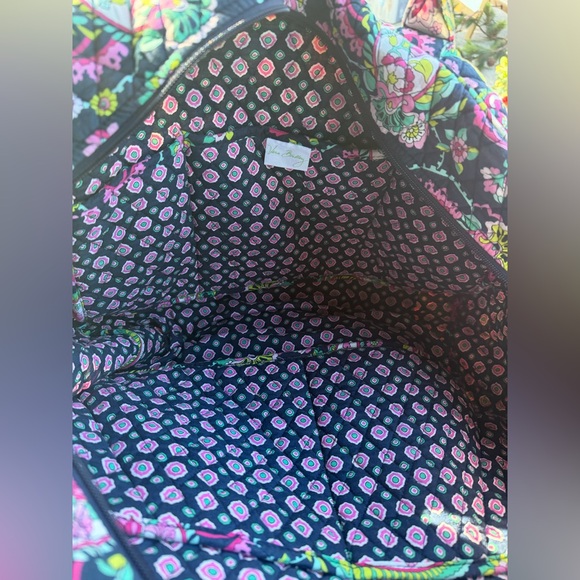 Vera Bradley Travel Duffle Bag Paisley with Shoulder Strap - Picture 3 of 4